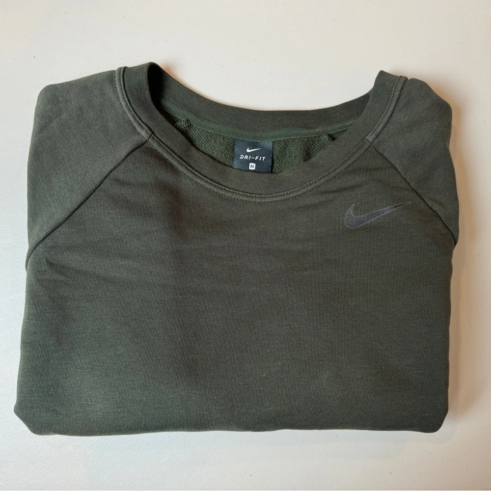 Nike Army Green dri fitsweat shirt size medium